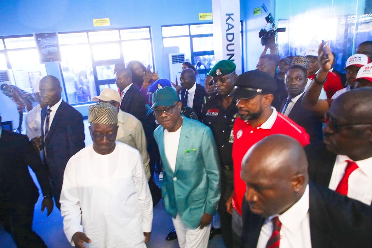 GovWike's tweet image. Today, I was in  Benin-City, Edo State to commission the New Edo Line, a state-owned transport company. It was relaunched by Governor Monday Okpebholo.