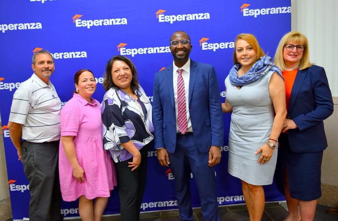 DrWarrenMorgan's tweet image. Thank you, @esperanzainc, for inviting me to speak with you about @CLEMetroSchools and our Building Brighter Futures plan. The Cleveland community has a unified vision for ensuring all kids have access to a quality college and career ready education. It will take us working…