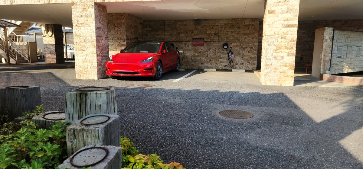 Sake_Meat_Tesla's tweet image. 仕事をしている間に大黒に行く準備が整う車🚗

大黒ナイトミートのスタンプ貰い忘れないようにしないとｗ

#BEV
#TESLA
#エネパス
@chargestamp