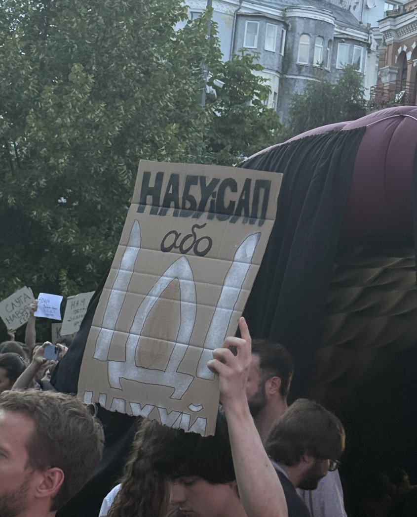 DevanaUkraine's tweet image. And this is a phrase to Zelensky "Go Fuck Yourself" in the form of the Ukrainian state emblem :)