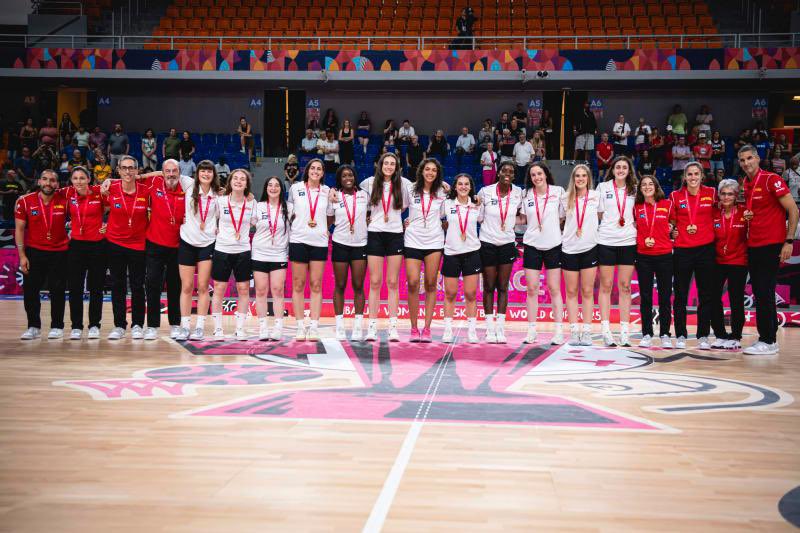 🥉 BRONCE EN EL CAMPEONATO DEL MUNDO 🥉

Un EQUIPO con mayúsculas que se ha vaciado desde el primer minuto hasta el último. Un privilegio haber formado parte de ello. GRACIAS a todos los clubes, federaciones e instituciones que lo haceis posible.