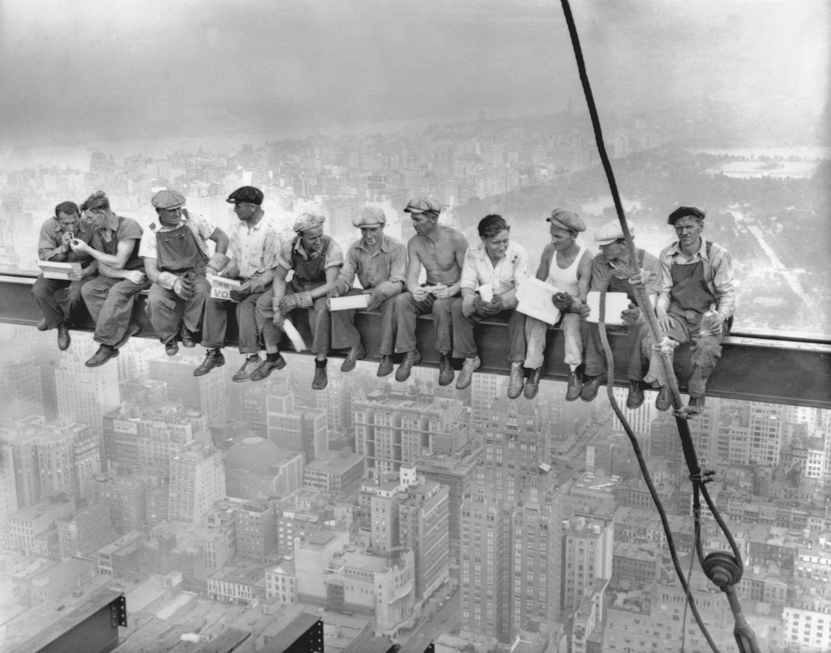 ThinkingMunk's tweet image. This picture makes me angrier every time I see it pop up in my feed. These people aren't brave or cute. They're reckless and careless about their safety, and they're all dead now. Still think it's cute?