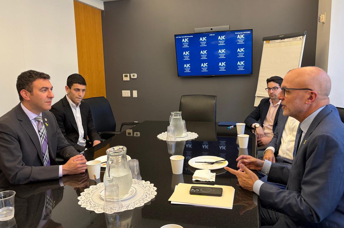 AJCCEO's tweet image. I had an important meeting with @EricDinowitzNYC about the present state and future of Jewish life in New York City, home to the largest Jewish population in the U.S.
New York is a city of endless possibilities, and despite all the challenges, I’m confident that it will…