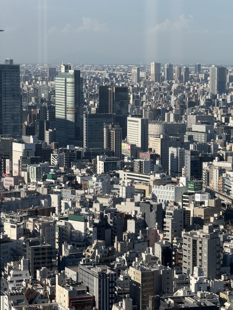 ArodSpainMedia's tweet image. En Japón, el país donde florecen las subculturas y tribus, no se ve ni un solo graffiti.
¿O lo tienen tan regulado que hay un graffiti park?