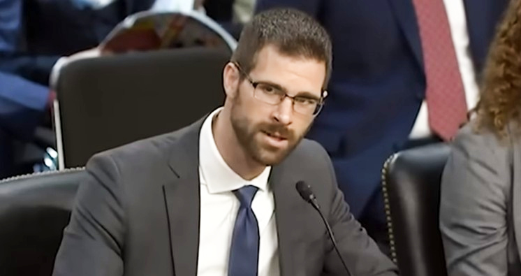 JoeMyGod's tweet image. Senate Confirms Judge Who Compares LGBTQ Rights To Pedophilia And Declares Christianity “Must Be Imposed”
joemygod.com/2025/07/senate…
