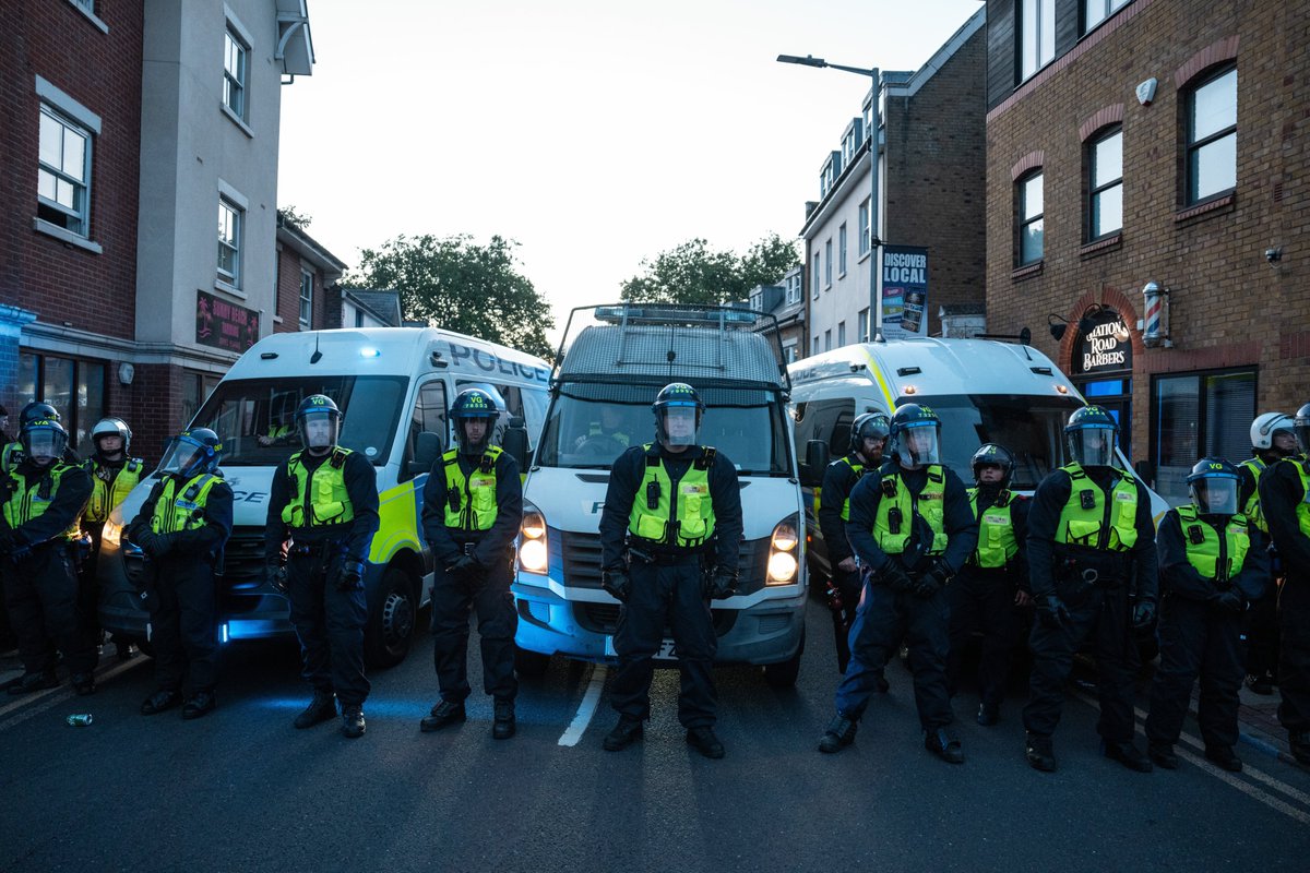 Basil_TGMD's tweet image. 🚨POLICE FINALLY ADMIT THEY ESCORTED LEFT WING COUNTER PROTESTORS TO THE HOTEL IN EPPING
- We all saw them do it, they initially denied it, now they've been forced to admit it
The Police love coverups