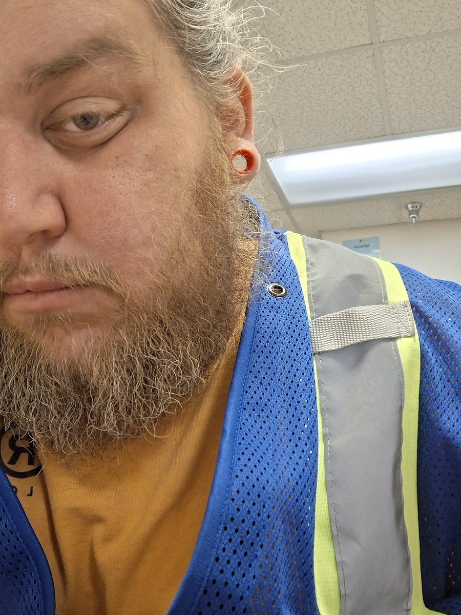 Oath_AUG's tweet image. Supervisor vest ftw haha
