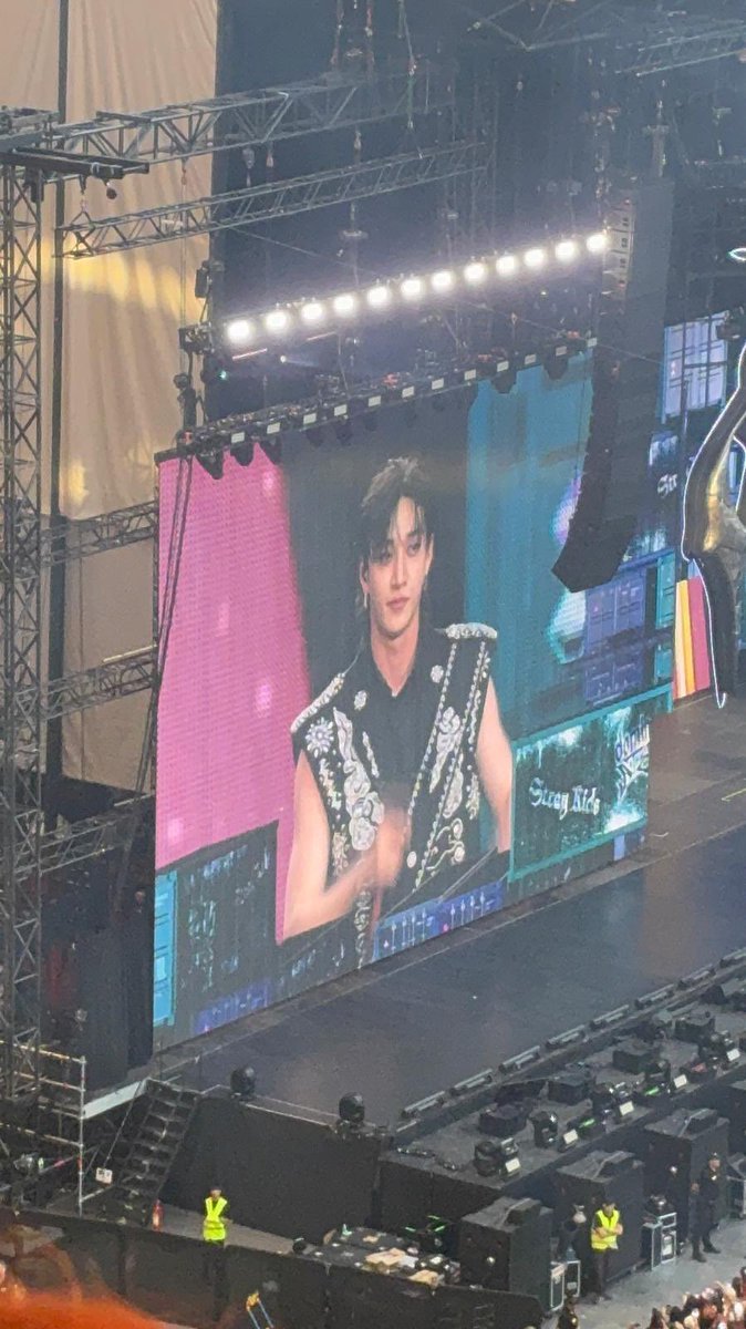 ItxShiyuu's tweet photo. Volví a respirar el mismo aire que Bangchan versión tercer año consecutivo https://t.co/clVeQHVoVw