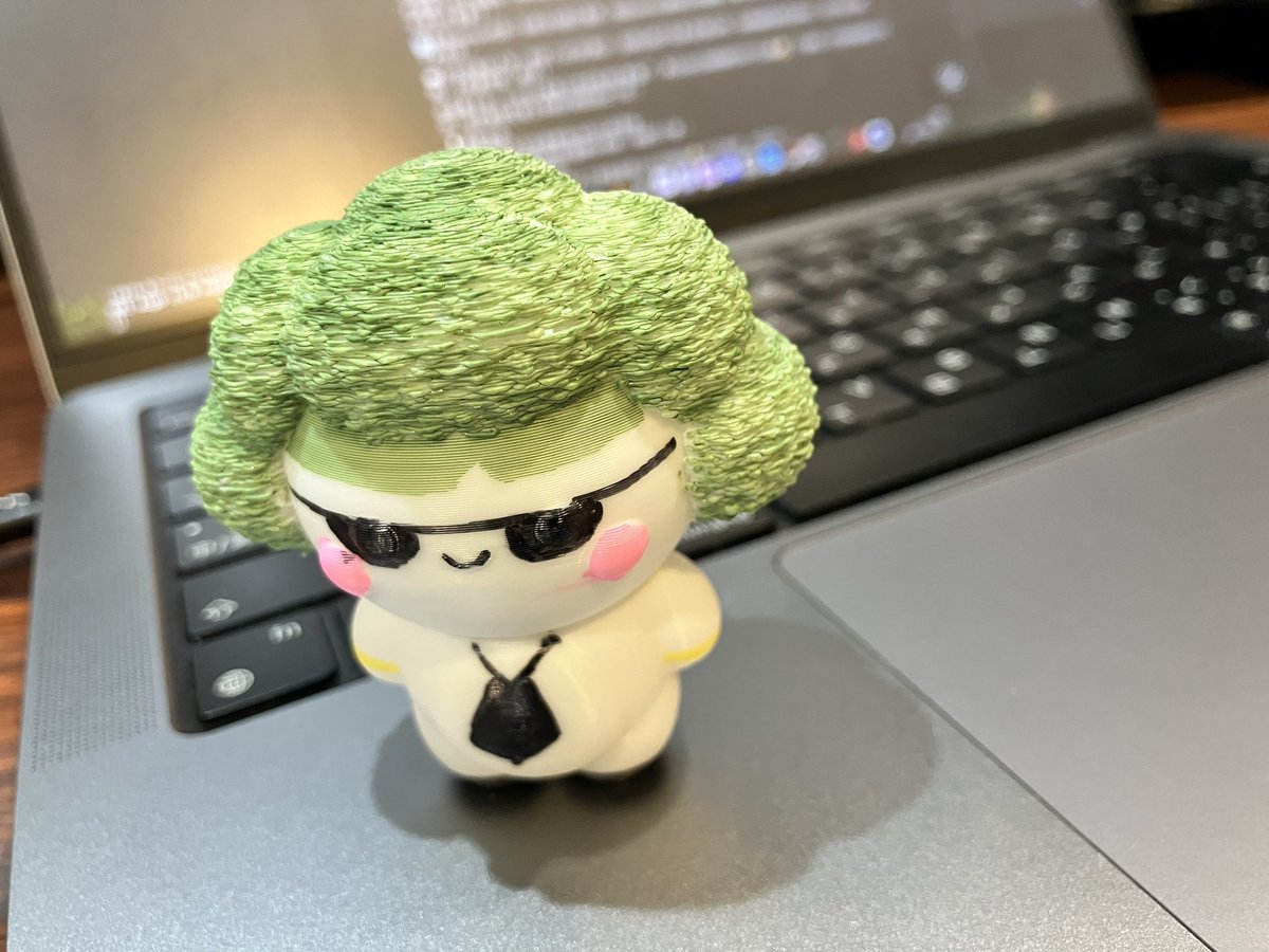 #小香瓜 #3D列印 #著色練習
看來我可以省下買多色耗材了

這是蘿蔔糕訂製的花椰菜🥦人
現在的3D列印技術好強，頭髮的紋路模擬的好厲害