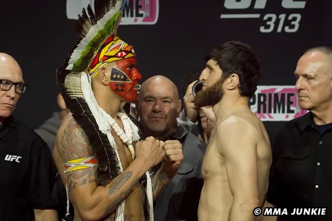 mma_kings's tweet image. Two title fights for #UFC320!
Magomed Ankalaev vs. Alex Pereira 2
Merab Dvalishvili vs. Cory Sandhagen
Plus Jiri Prochazka vs. Khalil Rountree
Oct. 4 in Las Vegas.