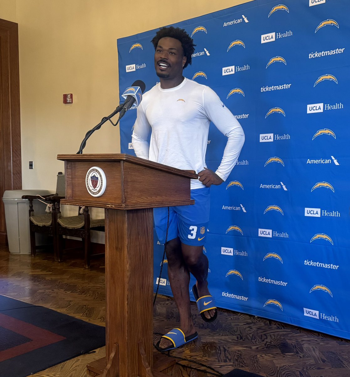 krisrhim1's tweet image. Derwin James on Philip Rivers retiring as a Charger: “I love Phil … all the times I thought he was saying curse words but he wasn’t.”