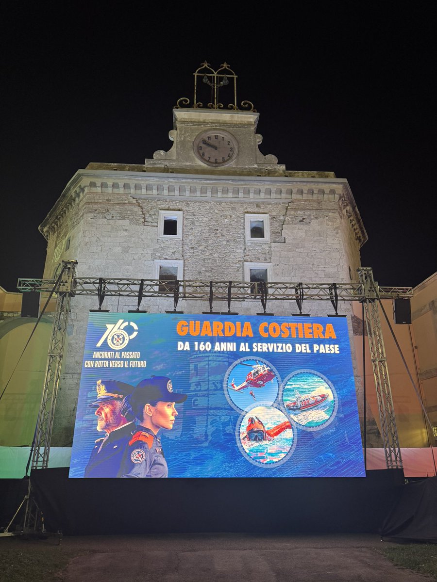 EdLlewellynFCDO's tweet image. Un grande onore per me di celebrare a Civitavecchia stasera il 160 anniversario della @guardiacostiera 🇮🇹. Tanti anni di servizio e impegno. Complimenti dalle parte dei vostri amici britannici 🇬🇧, una altra nazione con un fortissimo legame con il mare 🌊