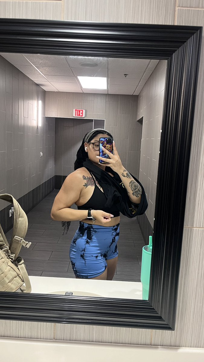 look at my lil baby bicep 🥹😂