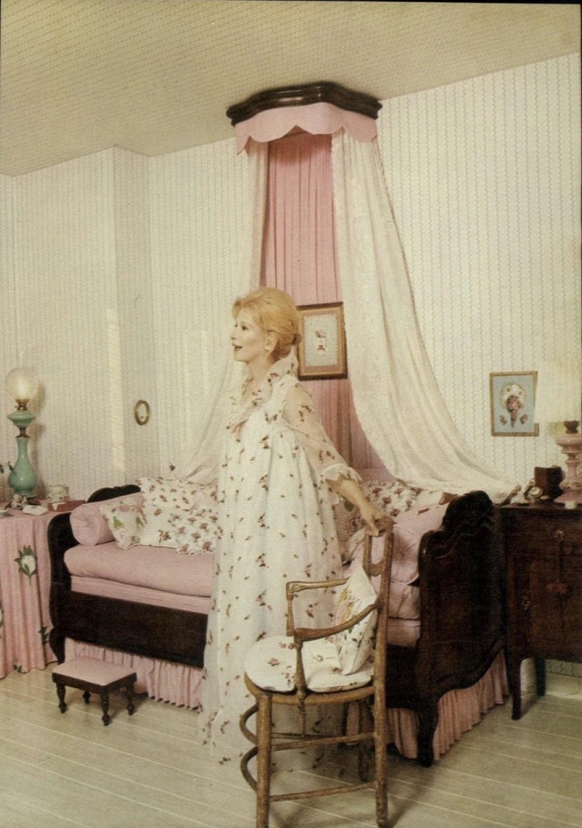 ACMillerAuthor's tweet image. Anyone else want to hang out at home with Walter Matthau and Carol Grace?
From the July 1970 issue of House & Garden.
