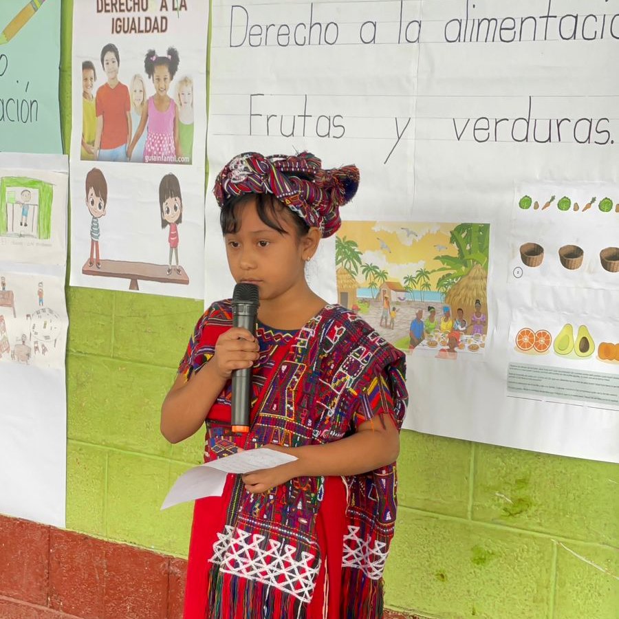 PDHgt's tweet photo. 📍#SantaMaríaNebaj
Por medio de murales en el Festival Expresemos Nuestros Derechos, estudiantes y maestros de la  #EORM, Aldea Cambalam, formaron parte de esta actividad educativa, impulsada por la Auxiliatura del @PDHgt. https://t.co/zLevHFiXjT
