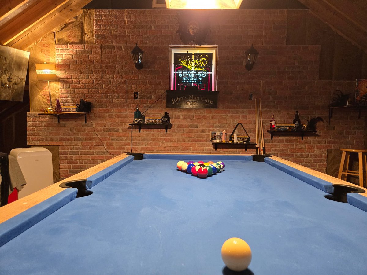 peteyburn's tweet image. My parents have been working on their attic “game room” in their new house (they left the empty nest RIP)
My dad is building a New Orleans style balcony structure to cover the HVAC
Who tryna come to the rager this summer? We will be throwing the knives