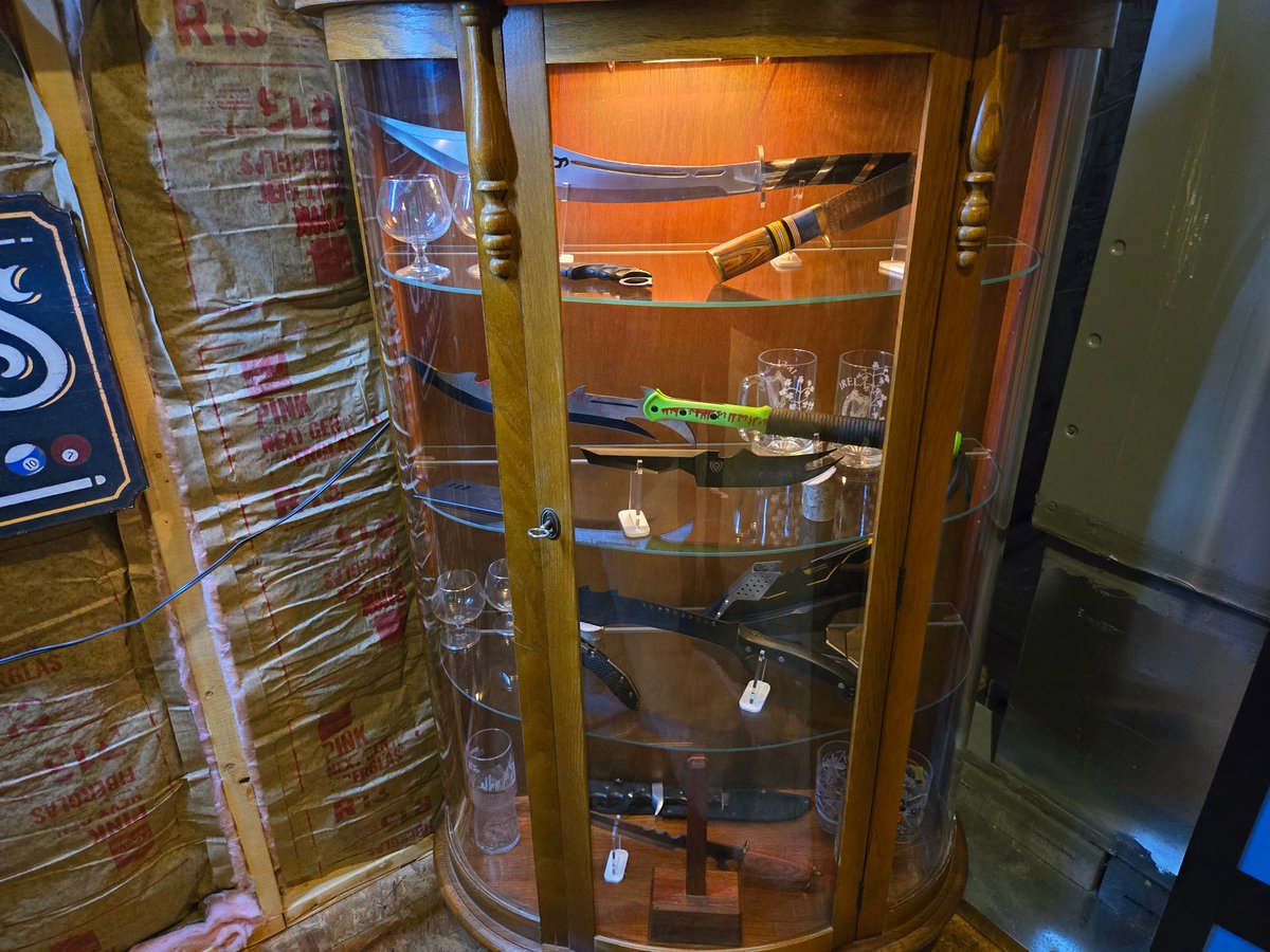 peteyburn's tweet image. My parents have been working on their attic “game room” in their new house (they left the empty nest RIP)
My dad is building a New Orleans style balcony structure to cover the HVAC
Who tryna come to the rager this summer? We will be throwing the knives