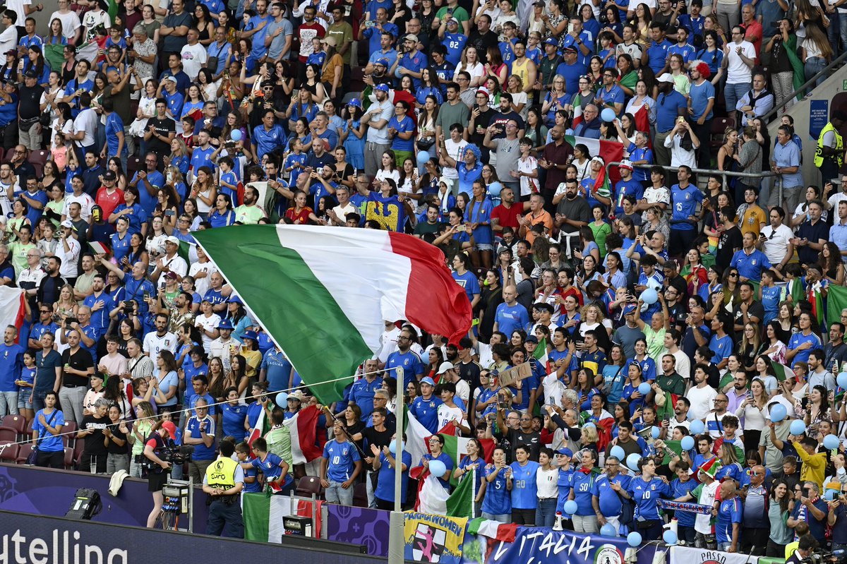 WomensGameMIB's tweet image. Three years ago, Serie A Femminile players became the first female athletes in Italy to be fully professional.
Nearly every player on the national team plays in that league. If you liked watching them at the Euros, don’t stop now ❤️💚