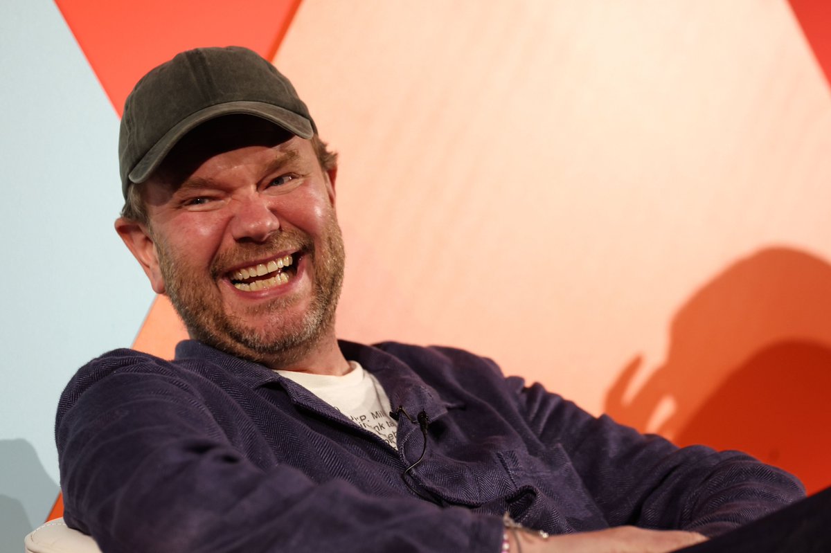Oncle_Seins's tweet image. James O’Brien laughing during a screening of Schindler's List (1993)