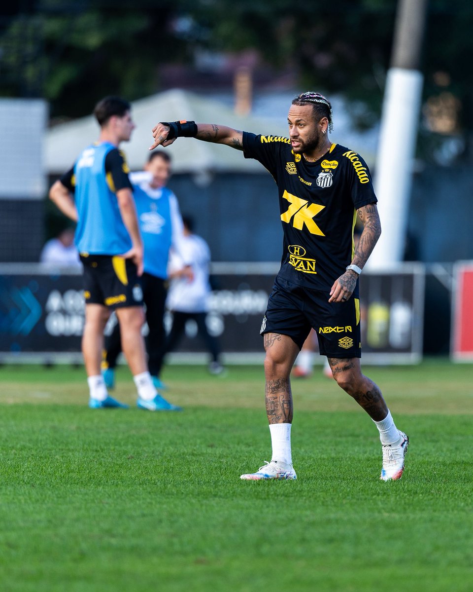 NeymarJrSite's tweet image. Ready for tomorrow 🤍🖤

📸 @agencianrsports 

#neymar #neymarjr #santosfc #nrsports