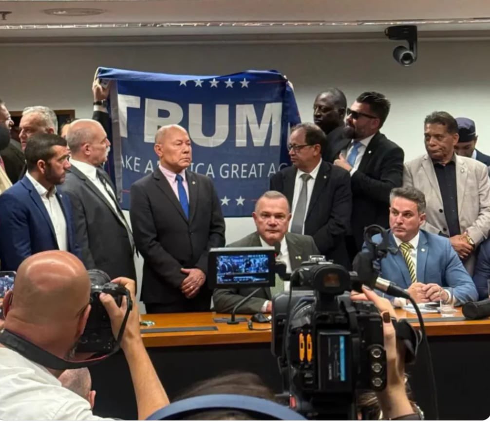 Partido do Lixo. 🤮