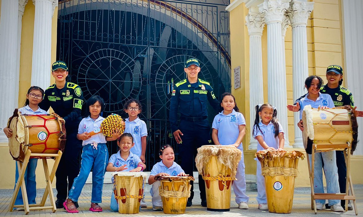 SucrePolicia's tweet photo. 👮‍♂️✨ @ProteccionPonal siempre al lado tuyo.

Trabajamos por tu bienestar, cuidando entornos escolares, patrimoniales, ambientales y comunitarios.
📍 ¡Estamos donde más nos necesitas!

#SiempreAlLadoTuyo
#ProtecciónYServiciosEspeciales https://t.co/AuYRscjuFF