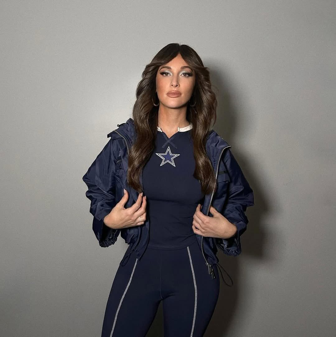 sugarGSP's tweet image. And the first ever “Honorary Doll of the Month” goes to…
@KaceyMusgraves