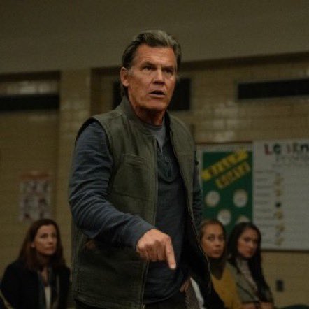 kevinn333_'s tweet image. Weapons is dark, intense, and brilliant. Zach Cregger delivers a chilling, unpredictable ride that had me at the edge of my seat!! Easily one of the best films of the year. Buckle the fuck up you’re in for a ride!! #Weapons #WeaponsMovie