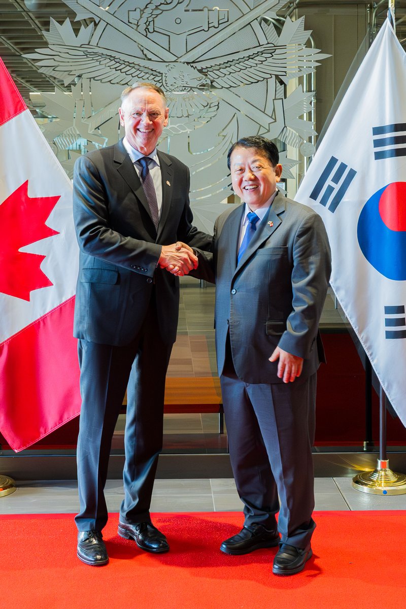 Aujourd’hui, le ministre McGuinty a rencontré l’envoyé spécial du président de la République de Corée, M. Kim Byung-Joo. Le ministre a réitéré la position du Canada à titre de partenaire fiable, mobilisé et actif dans la région indo-pacifique. 1/3