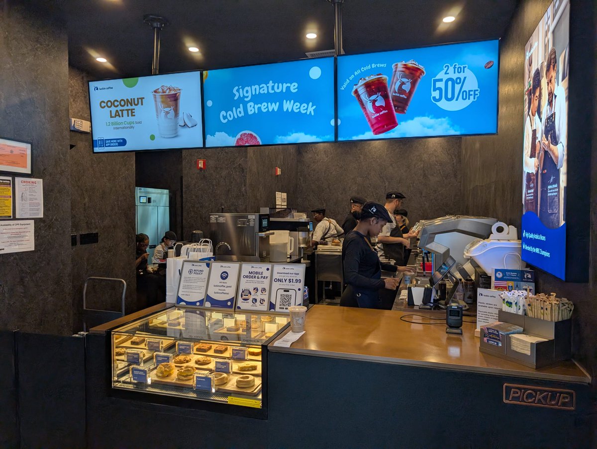 Kevin2600's tweet image. Luckin Coffee shop in New York ;)