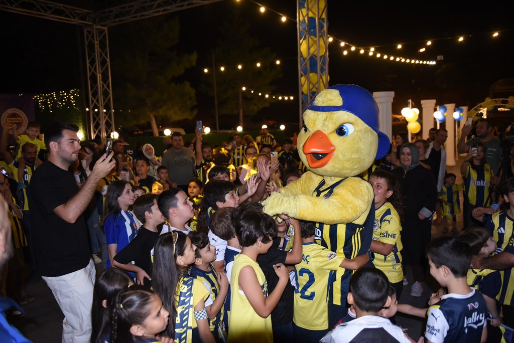 Fenerbahçeli olunmaz Fenerbahçeli doğulur…

İyi ki Fenerbahçeliyiz… 🟡🔵