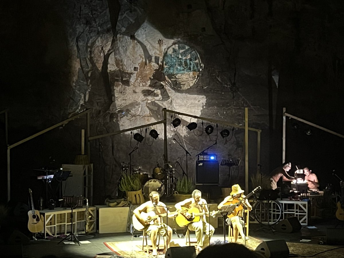 XavierAntich's tweet image. Nit màgica, inoblidable, de celebració de Dioptria de Pau Riba, un àlbum mític, un crit de revolta i llibertat. Sempre al cor!❤️
El somni d'una nit d'estiu que, 55 anys després, continua ben viu, intergeneracional, universal i nacional. Quin homenatge! Gràcies, Grec i @tresc!