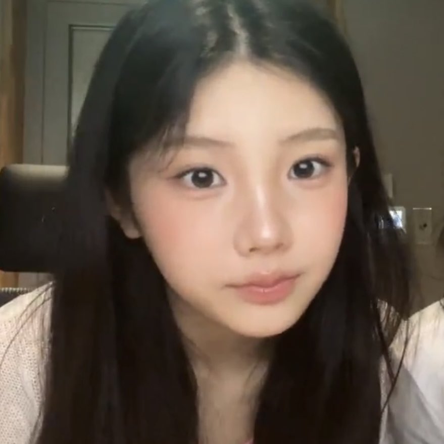 kittywonhee's tweet image. I can’t get over how beautiful she looks like wow she’s the prettiest person ever