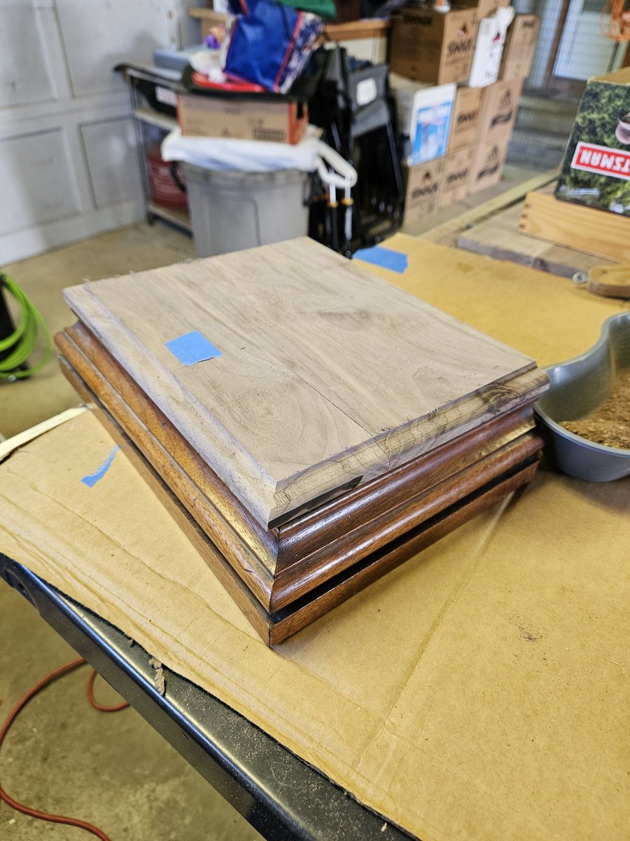 EdsPurgatory's tweet image. My latest project. 2 wooden boxes. The tops were broken so I made new tops. I have to refinish the bottom sections, stain and varnish. I hope to give them to the girls for Christmas this year.