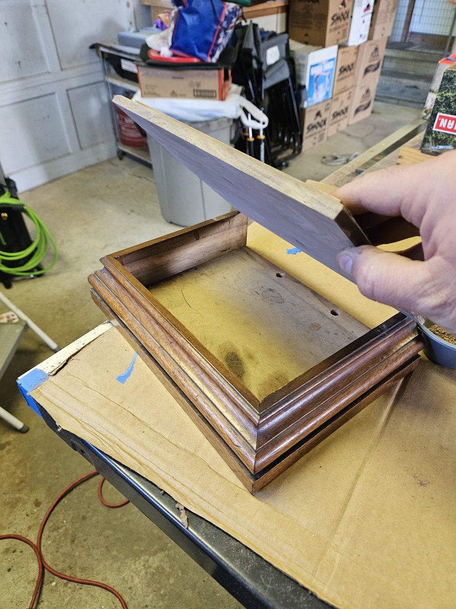 EdsPurgatory's tweet image. My latest project. 2 wooden boxes. The tops were broken so I made new tops. I have to refinish the bottom sections, stain and varnish. I hope to give them to the girls for Christmas this year.