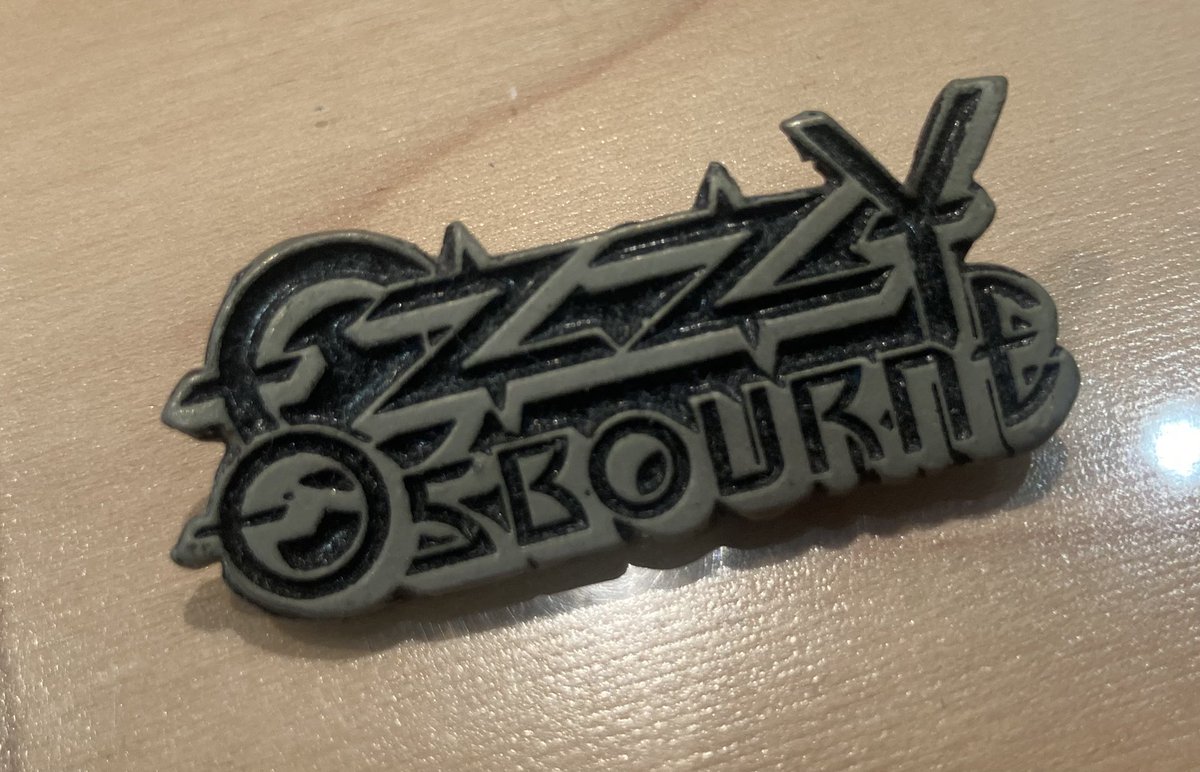 bound_pudding_y's tweet photo. 今日はコレを仕事につけて行こう。
最高の音楽をありがとうございました。
#OzzyOsbourne 
#オジーオズボーン https://t.co/9gCXInjkCU