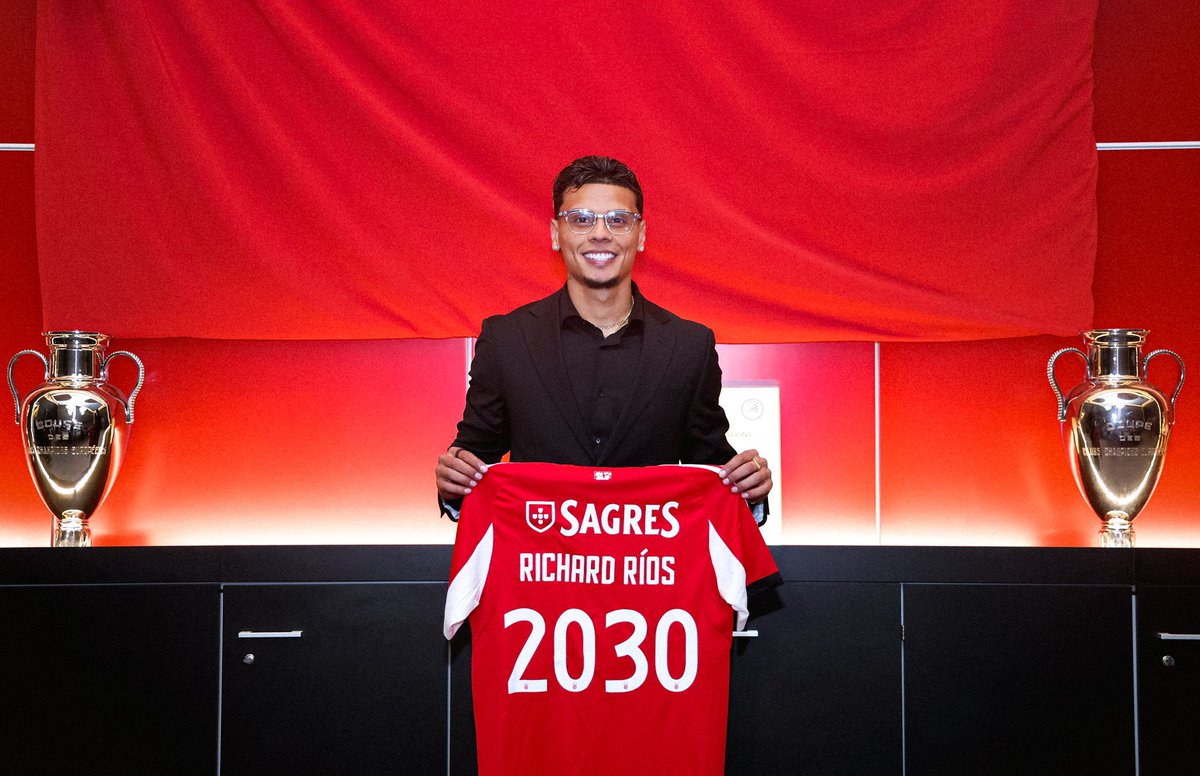 🚨 Las primeras imágenes de Richard Ríos con la camiseta de #Benfica 🇨🇴