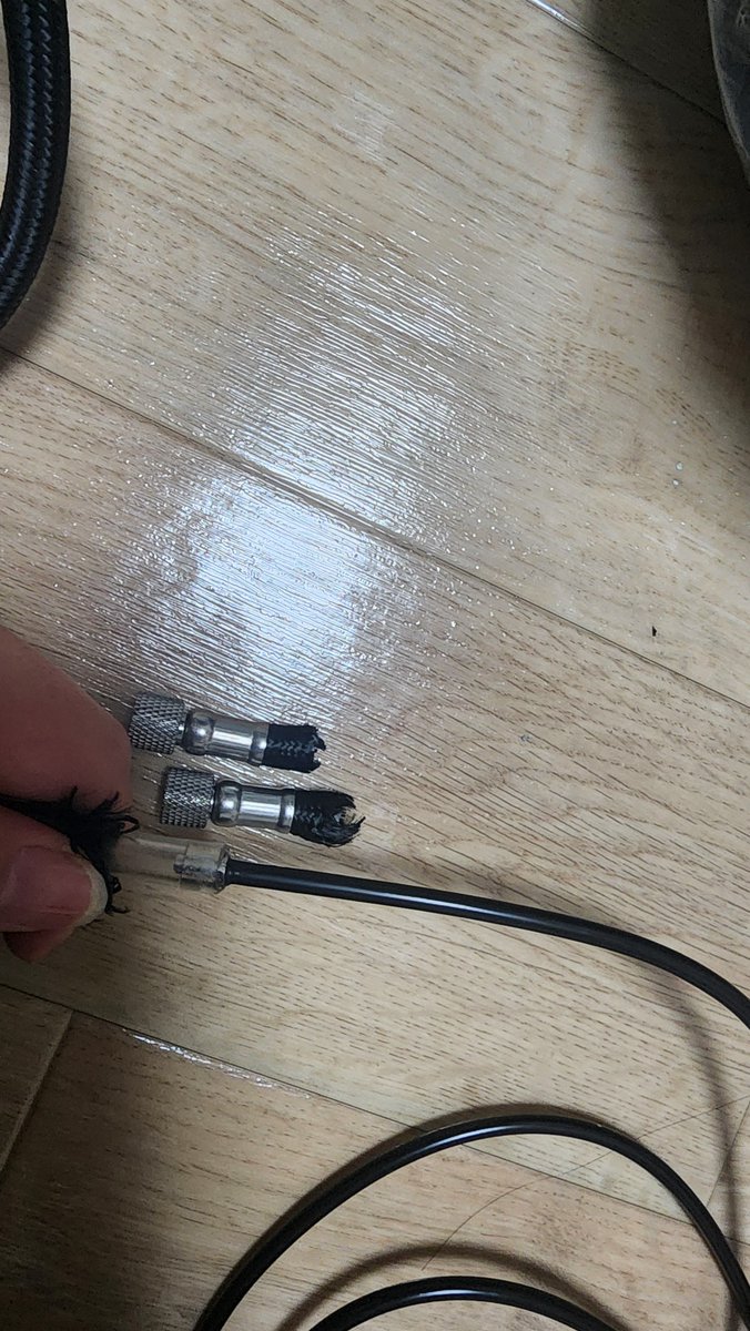 happaHAHAHAHA's tweet image. 朝からコンプレッサーと別企画のエアブラシを接続する作業をしてしまった…。