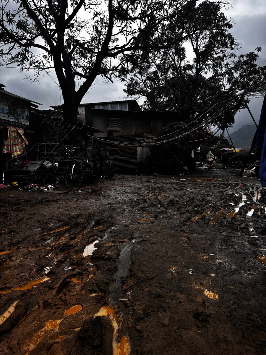 UnangHirit's tweet image. Sitwasyon sa Purok Singko, Brgy. Manggahan, Bagong Ilog, Rodriquez, Rizal.
Araw-araw tumutok sa inyong pambansang morning show kung saan laging una ka– #UnangHirit!