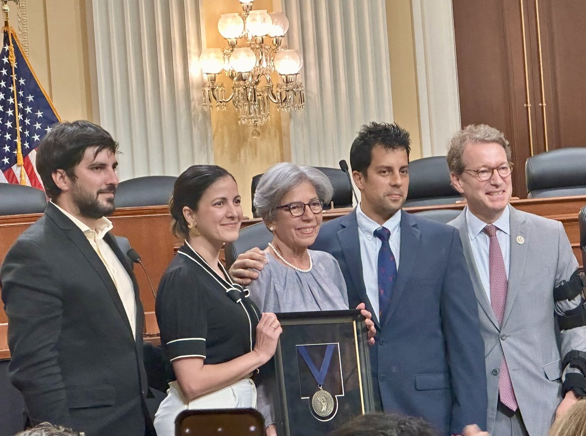 NanaSajaia's tweet image. .@RosaMariaPaya alongside her mother Ofelia Acevedo accepting @NEDemocracy 2025 Democracy Service Medal on behalf of her father - Oswaldo Paya Sardinas, the founder of Cuban Christian Liberation Movement.
