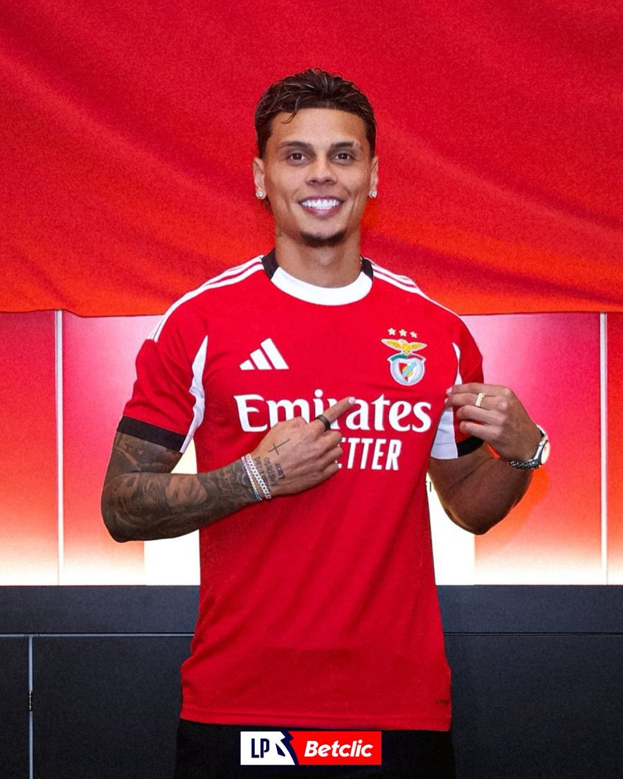 A oficialização mais aguardada do dia…⏳𝑹𝒊𝒄𝒉𝒂𝒓𝒅 𝑹𝒊́𝒐𝒔 já veste vermelho e branco! 🔴⚪️

Vai brilhar 💡 na Luz? 🏟️

📸 <a href="/SLBenfica/">SL Benfica</a> #LigaPortugal #LigaPortugalBetclic #SLB