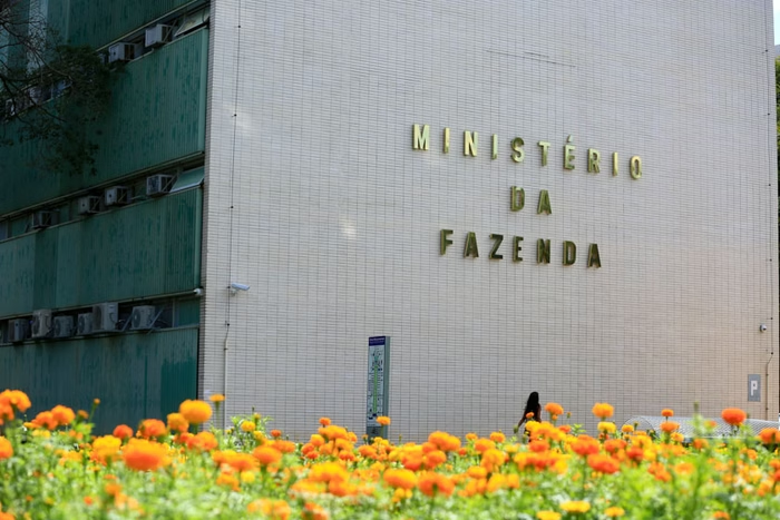 Metropoles's tweet image. ➡️ Governo prevê déficit de R$ 26 bilhões em 2025
Os dados foram divulgados nesta terça-feira (22) no Relatório de Receitas e Despesas Primárias do 3º bimestre de 2025
Leia: curt.link/LzbTw