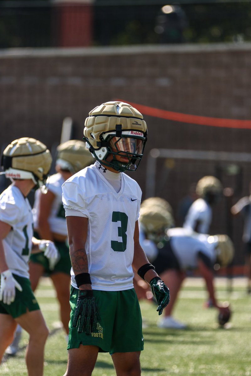DariusCarterr's tweet image. Had a great day back at work and got to go up against my former team just wanna thank ridge view for coming out and giving us work 💯Best route runner in sc stamped, film doesn’t lie gonna be scary this year‼️
 @RBGatorFootball @CoachParks84
@Coach_AcWhaley @LouatTheState…