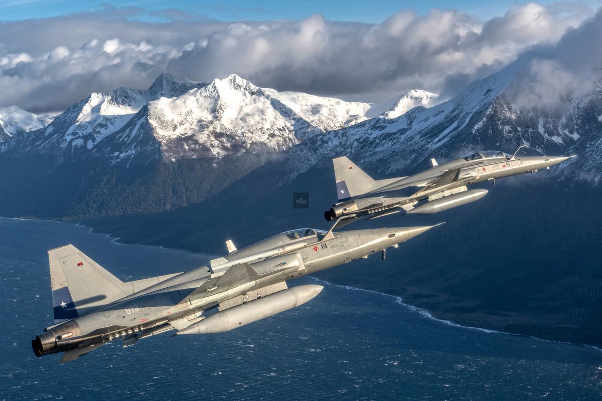 Hoy Pucará Defensa despide con tristeza a uno de sus más grandes amigos, Cees-Jan van der Ende, que nos apoyó desde el comienzo con su magnífica forma de mostrar como nadie la aviación militar latinoamericana, a través de su genialidad en las fotografías. 
CJ, como lo conocíamos