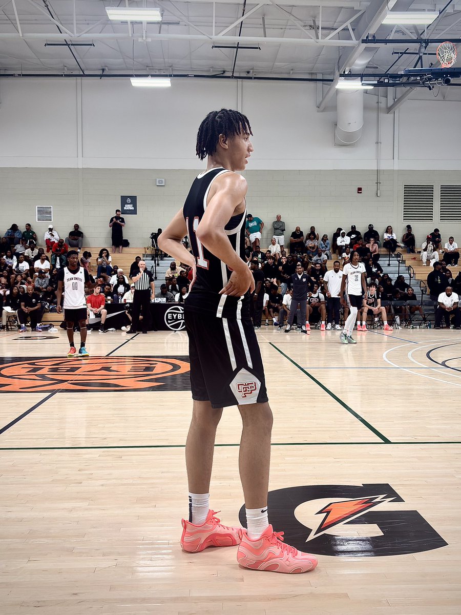 League_Him's tweet image. Mason Collins of Team CP3 made a strong impression at Peach Jam. Smooth operator with impressive pace, poise, processing, and patience for a young 6’6” guard who doesn’t turn 16 until August. Also uses his length and awareness well on the defensive end.