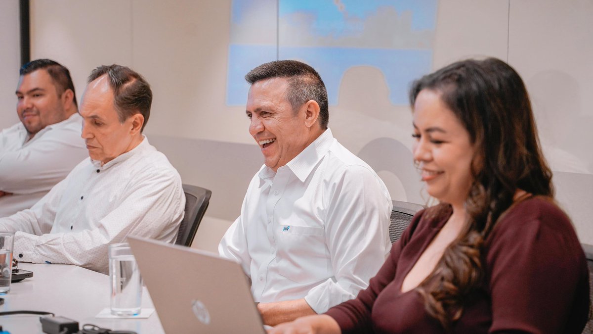 NeryRodas's tweet image. Hoy nos reunimos con representantes del sector privado, empresarial y exportador para socializar la iniciativa 6515, que impulsa una transformación digital profunda en el Estado.
Guatemala no puede seguir operando con trámites del siglo pasado. ¡Es hora de avanzar!