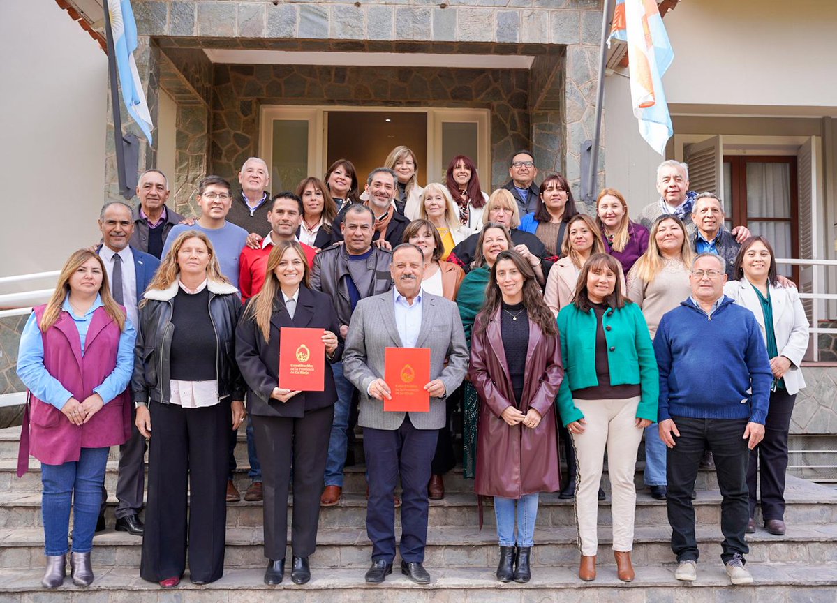 QuintelaRicardo's tweet image. Hace un año, nuestra Constitución fue actualizada para garantizar derechos humanos con el firme objetivo de construir una Rioja más moderna, inclusiva y con visión de futuro.
✔️Paridad de género como principio constitucional para mayor participación de mujeres y diversidades…