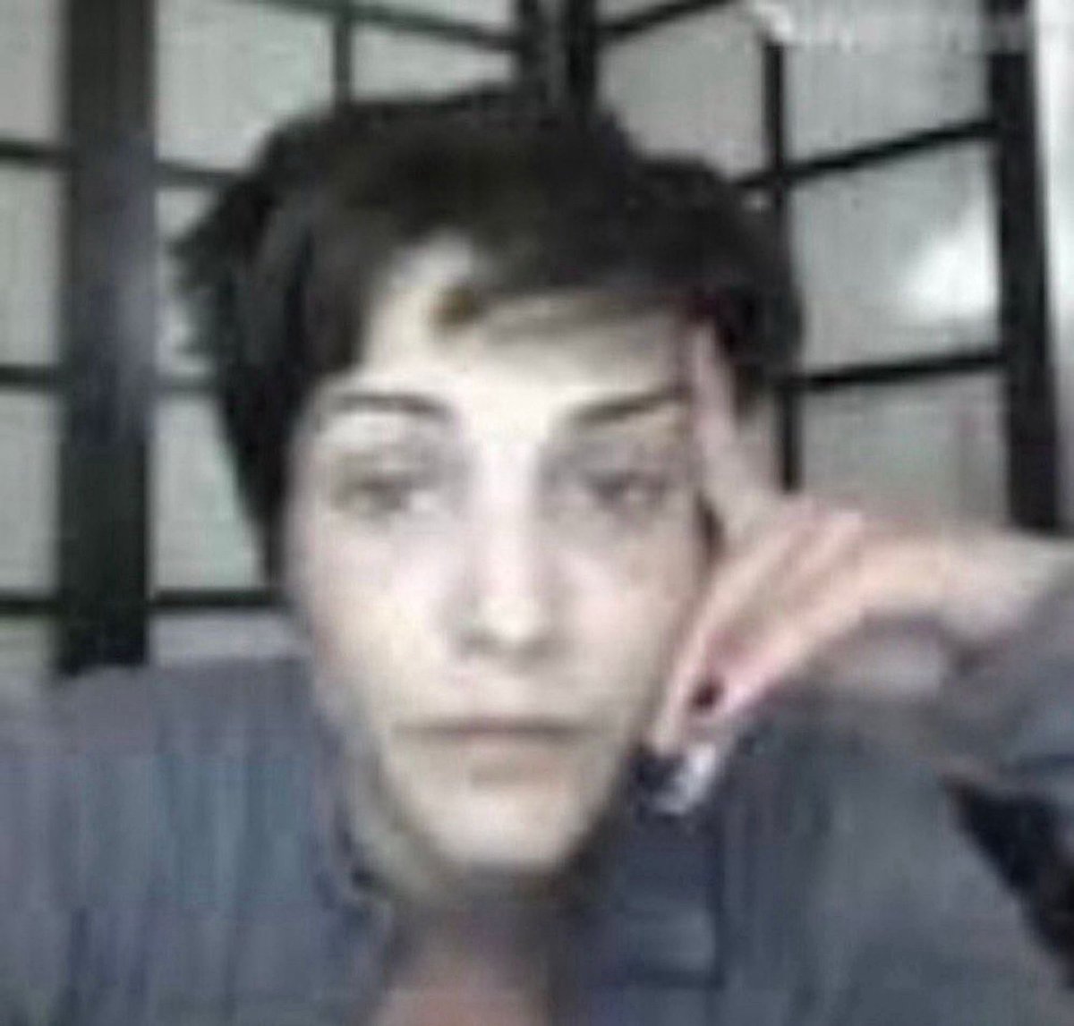 lumoonbunny's tweet image. Foda-se n vou tratar a minha gripe eu espero q eu MORRA de pneumonia logo igual meus ancestrais