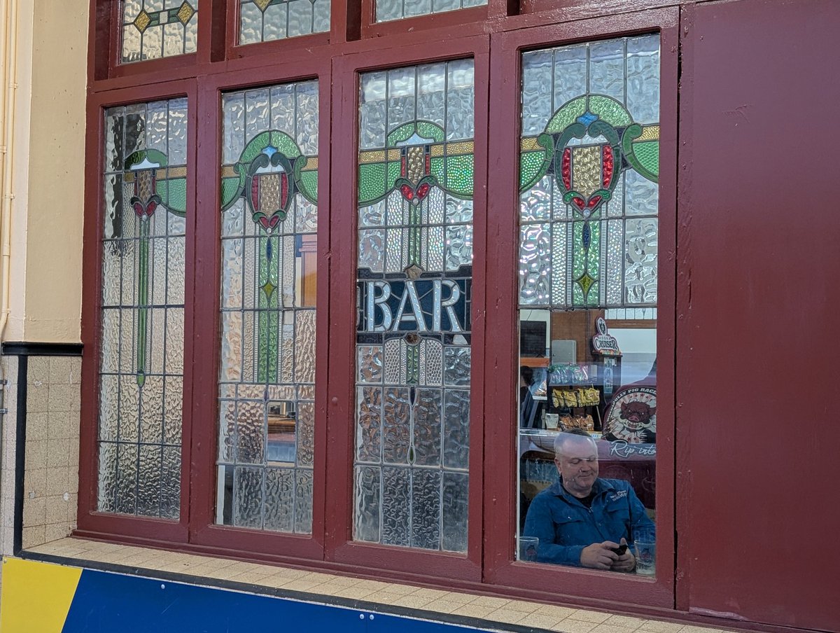 TMFScottP's tweet image. Spent last night at the Hotel Corones, because of forecast rain.
Great old pub in Charleville.
#TopEndRoadTrip