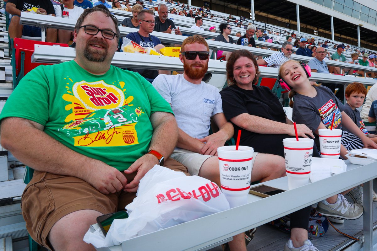 CLTMotorSpdwy's tweet image. Summer Shootout nights. ❤️❤️
@USLegendCars | @CookOut